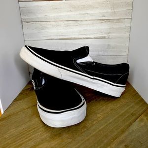 Vans off the wall classic slip on black woman’s 7.5 mens 6